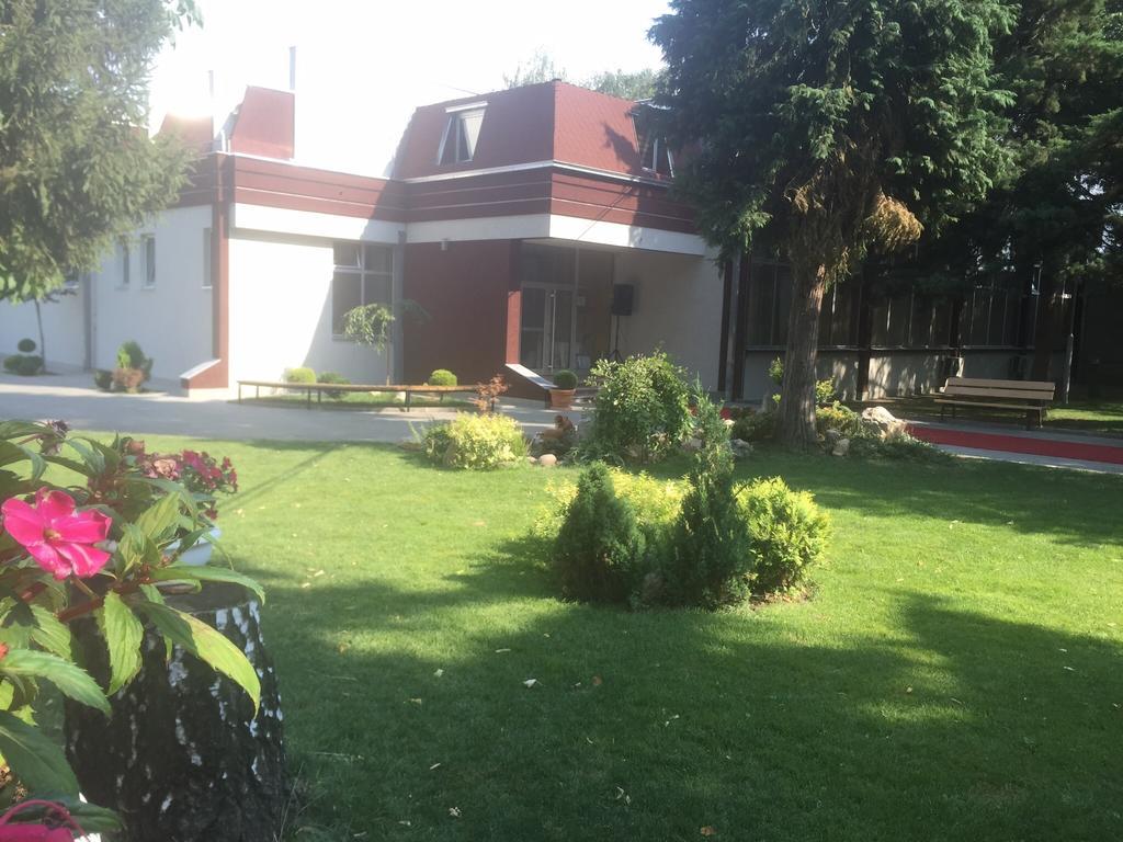 Prenociste Gazela Bed & Breakfast Пирот Екстериор снимка